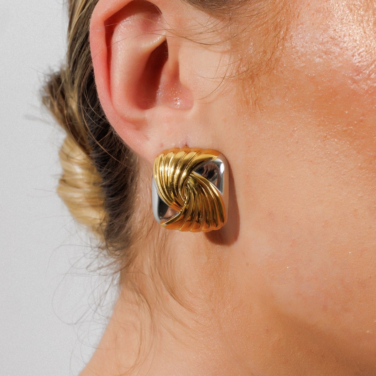 Earring Spiral Square with Mixed Gold and Silver Finish