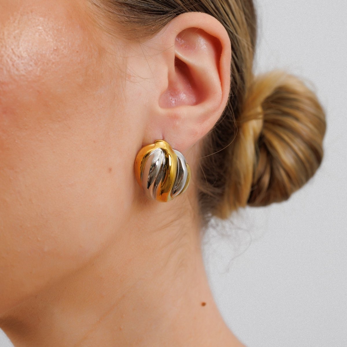 Earring Twist Essence with Mixed Gold and Silver Finish